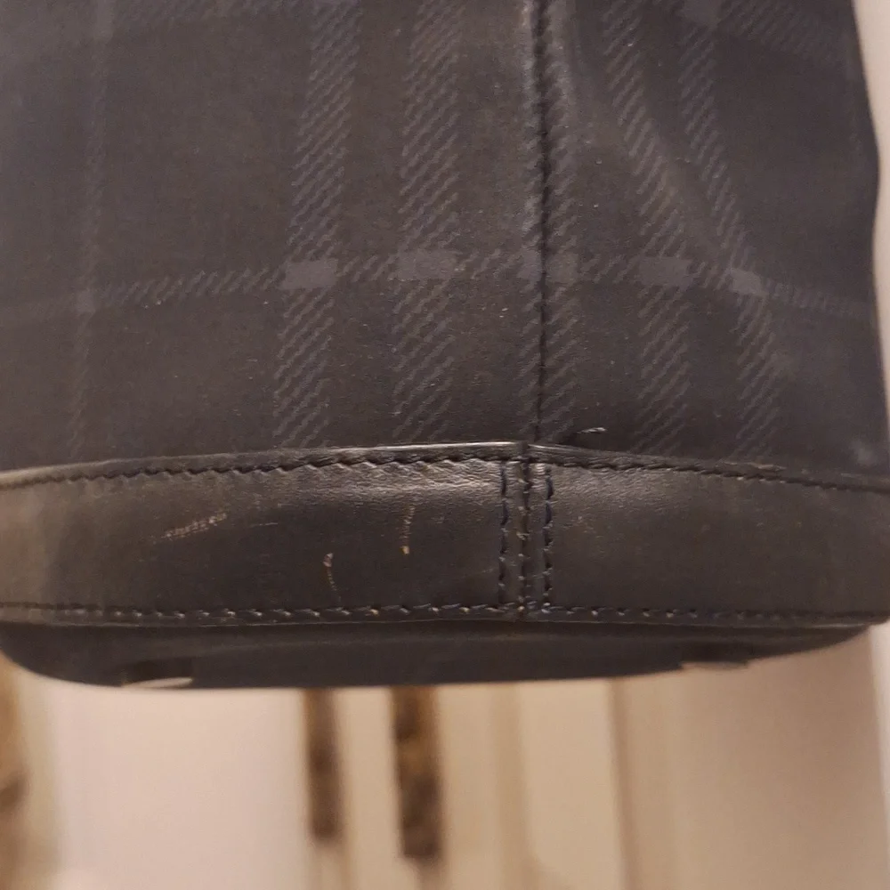 BURBERRY Bag London Bucket Bag Purse Black and Navy - Picture 10 of 14